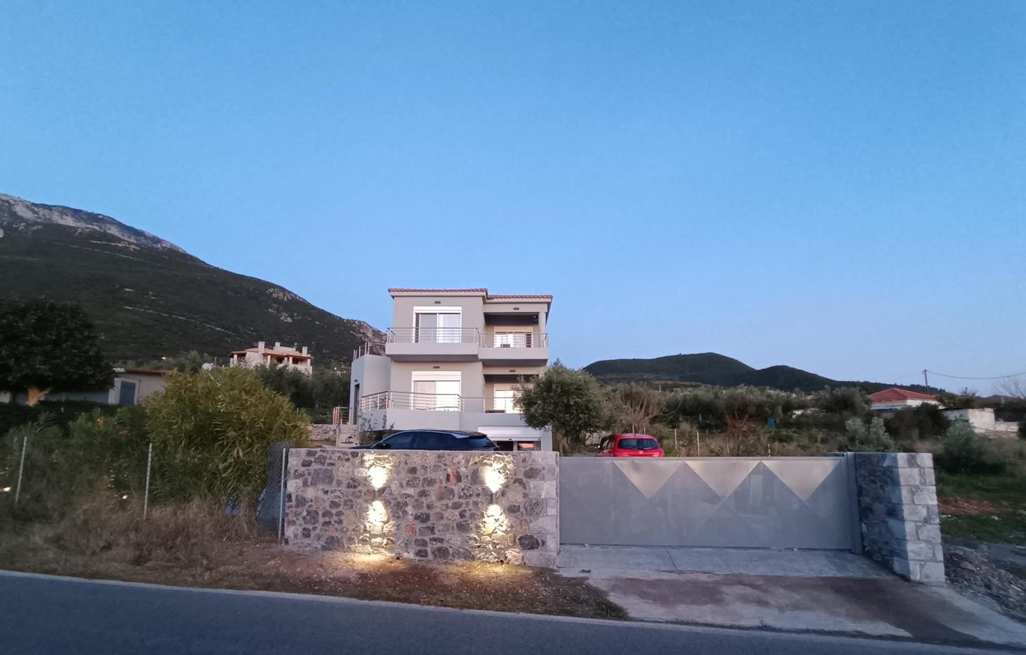 Evilenia Luxury Apartments Kalamata Esterno foto